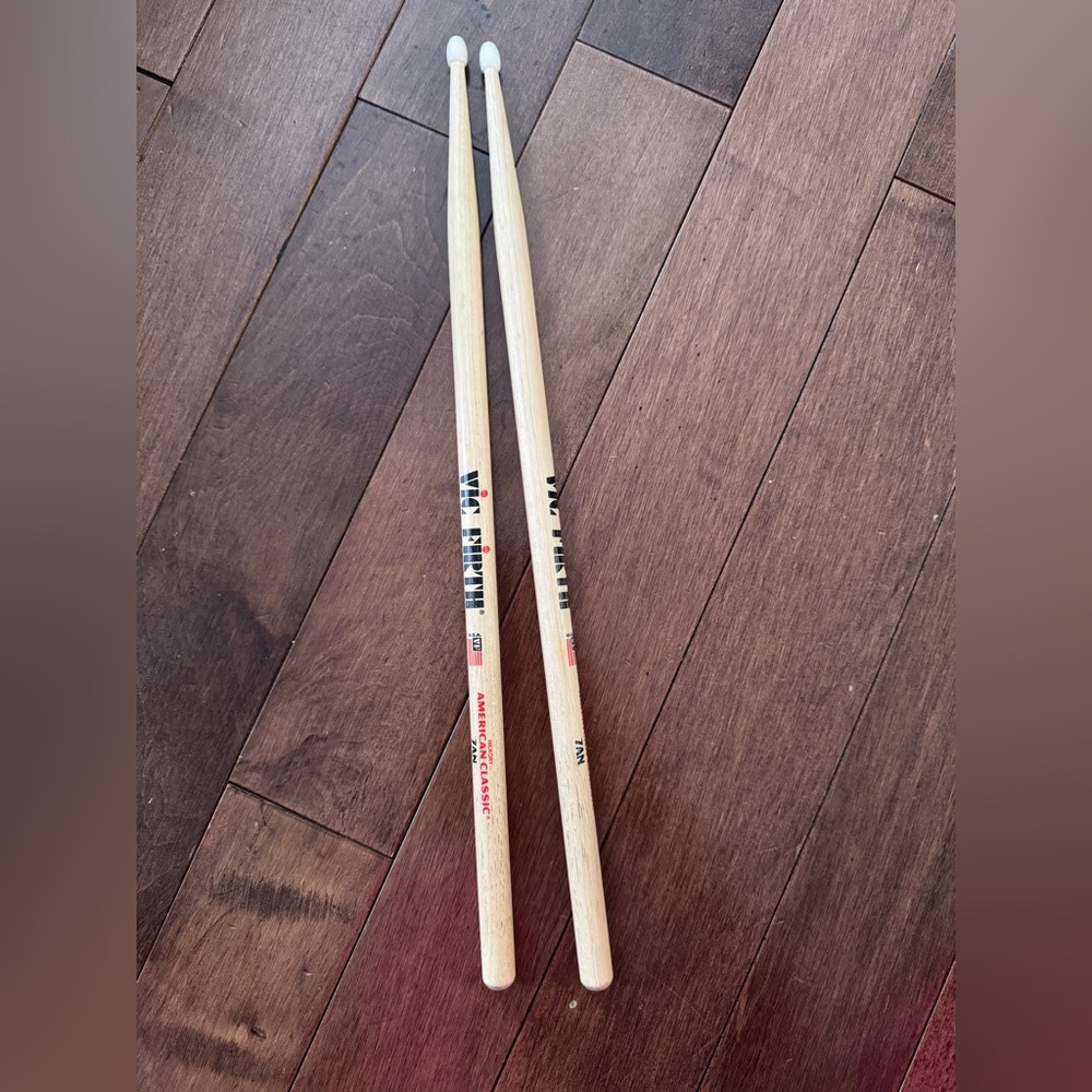 Vic Firth American Classic Hickory Drumsticks 7AN